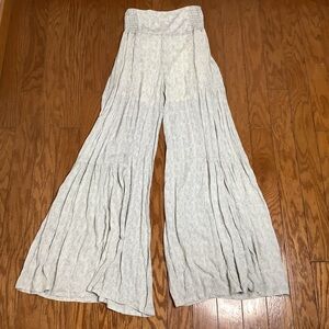 By  Together  Go With The Flow Grey/White Print Side Slit Wide Leg Pants Size M